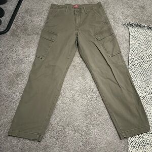 Levis xxTaper 33x32 Olive Green Tapered Leg Pants
Non-Straight Leg